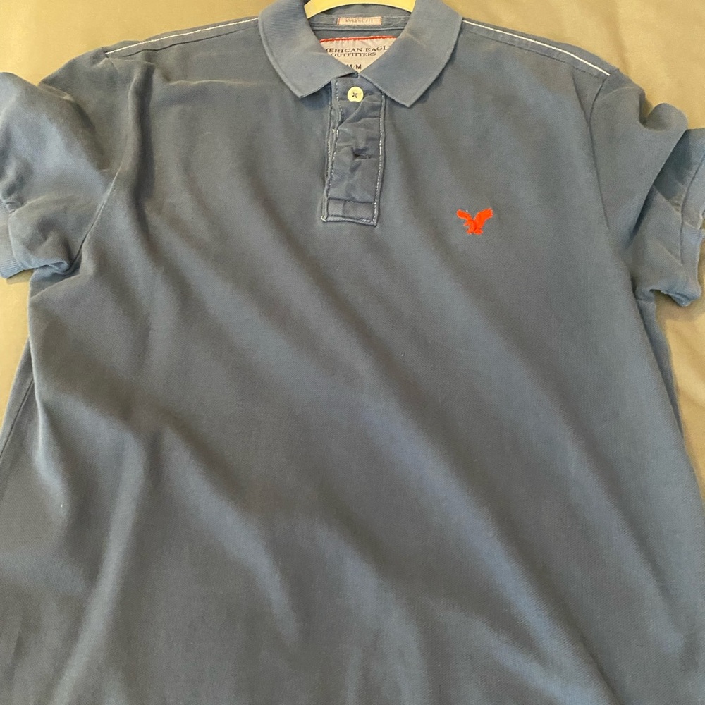American Eagle - Men’s short sleeve polo style collared shirt.